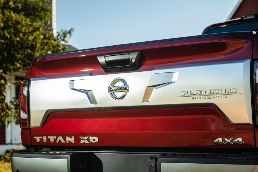 Детали экстерьера Nissan Titan XD Platinum Reserve Crew Cab 2019 года  (фото 16 из 34)